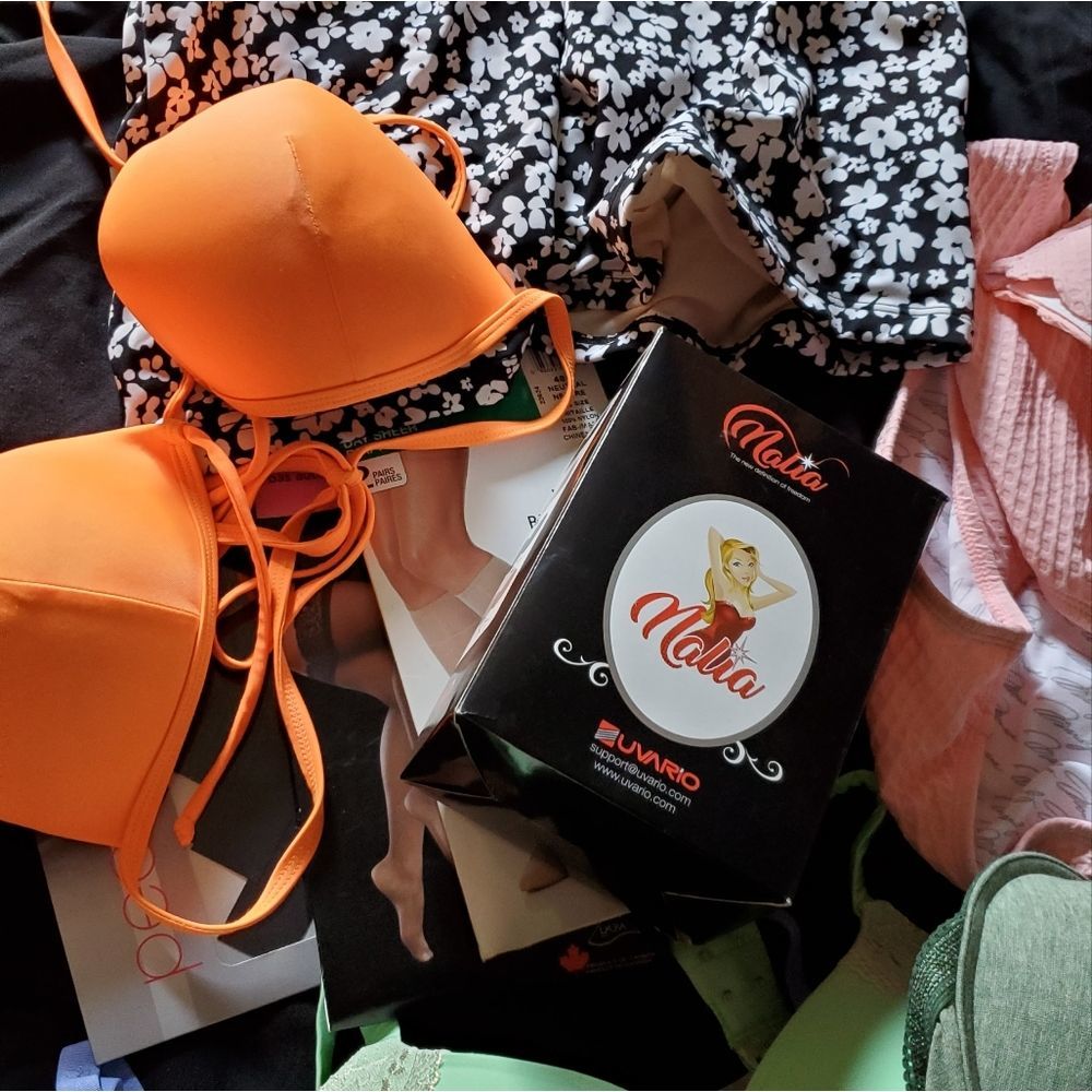 *BONUS ITEMS* 20 + 2 item mystery destash boxes! Surprise blind boxes! - Picture 5 of 11